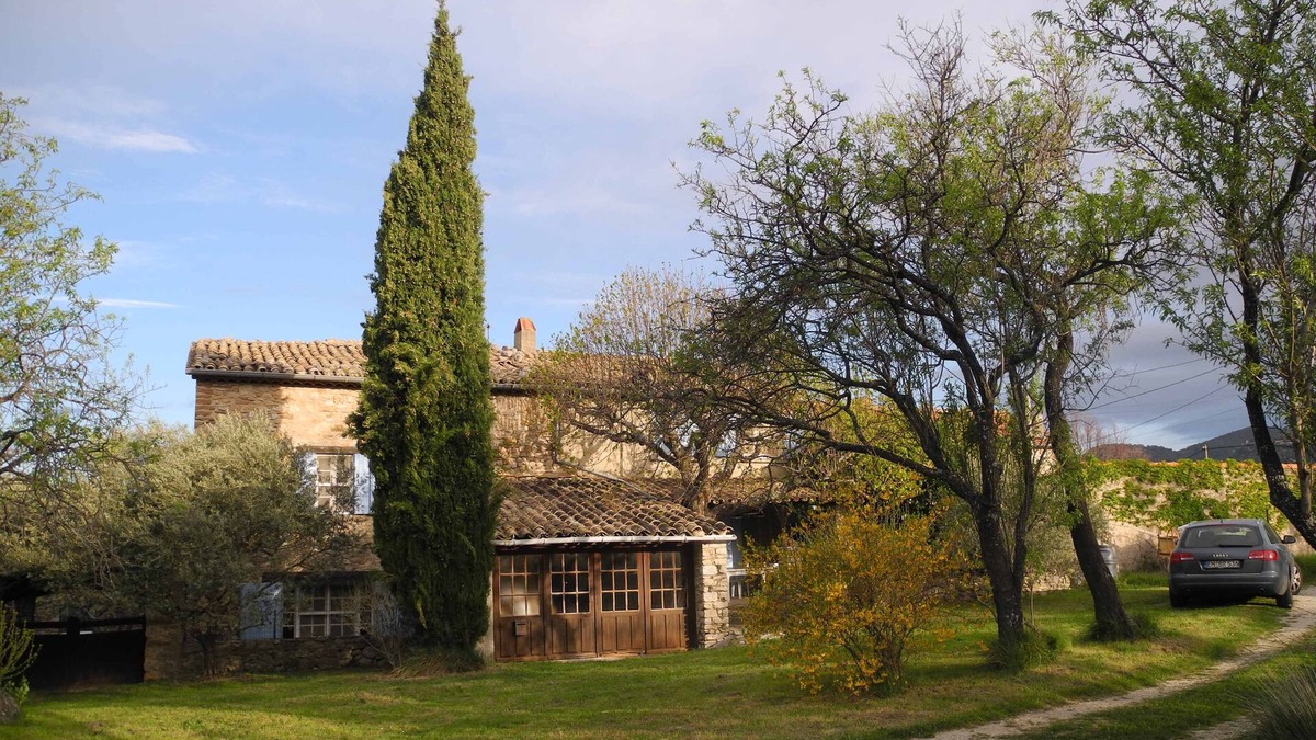 Mollans-sur-Ouveze House | Large stone house with flair in Drôme provençale