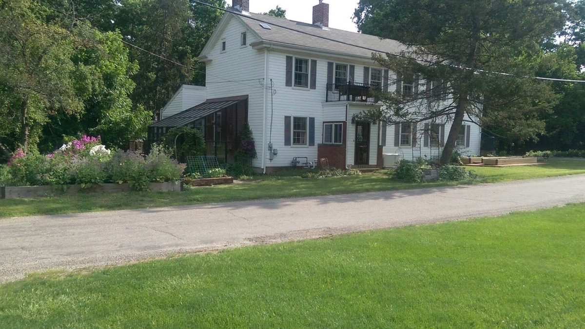 Fairfield Beach Apartment | Large studio apartment near Buckeye Lake No smoking