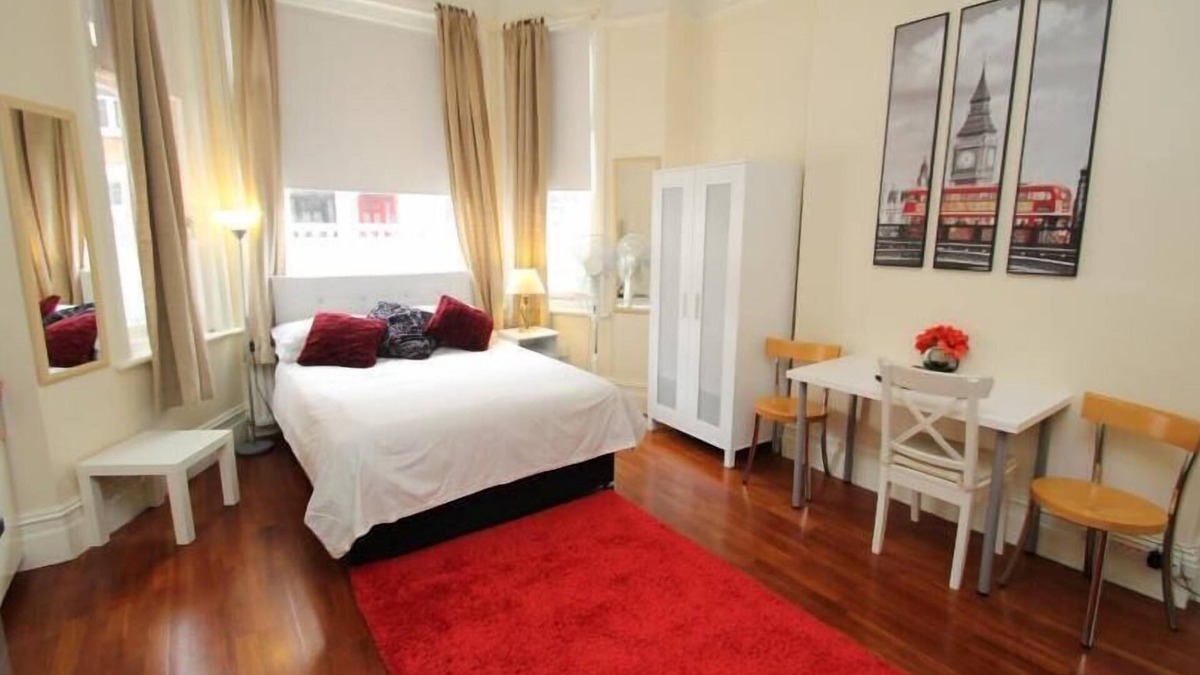 West Kensington Apartment | Large Studio Apartment West Kensington Sleeps 2 comfortably