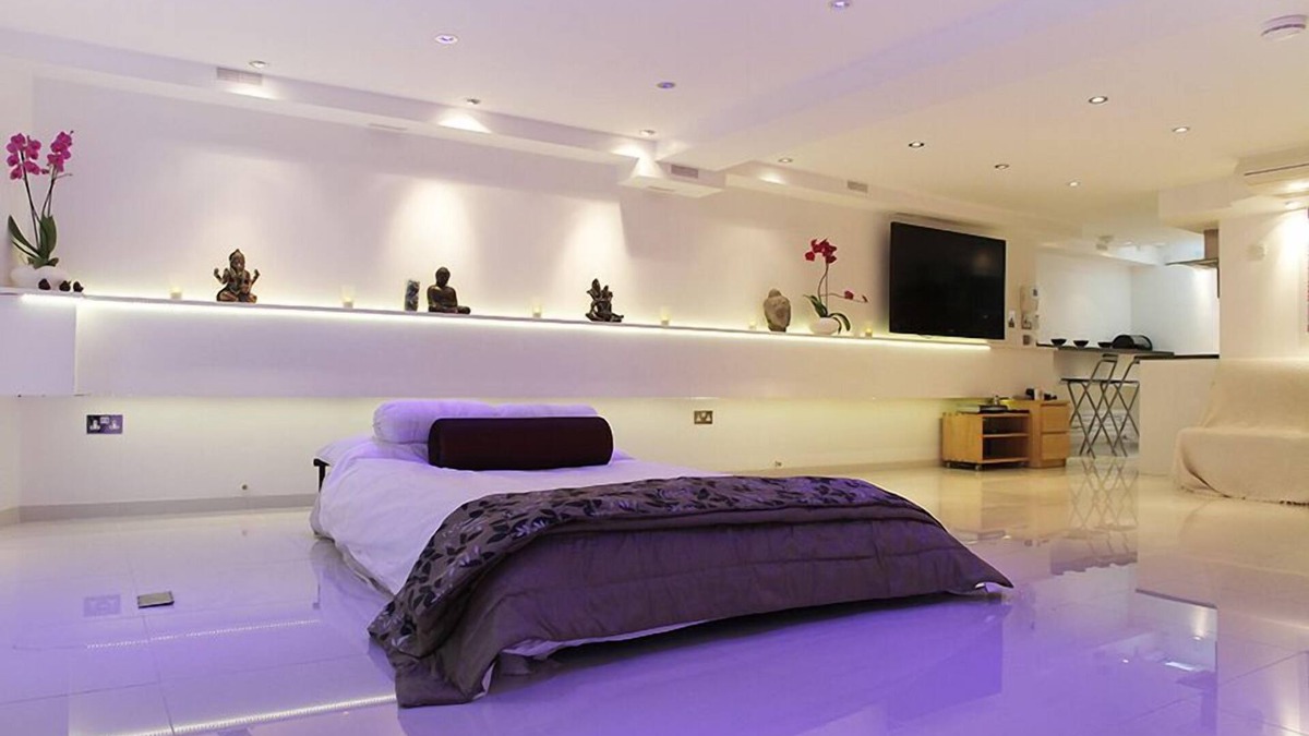 Hammersmith Broadway Apartment | Large-Studio-Ensuite