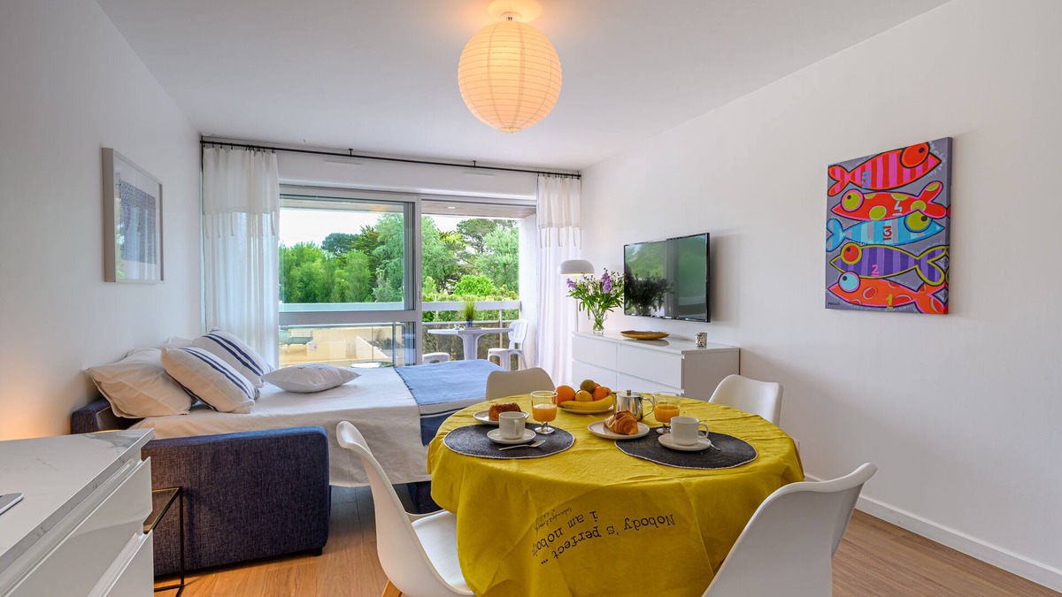 Benodet Apartment | Large studio, feet in the water!