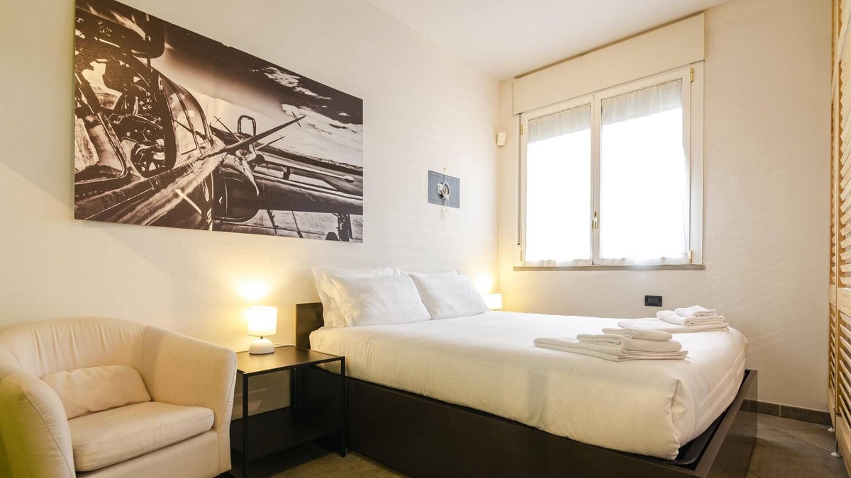 Cirenaica Apartment | Large studio flat with private car park