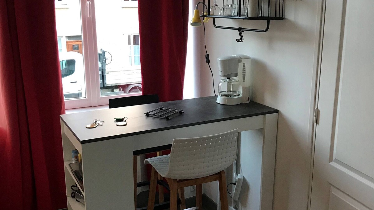 Maurepas Apartment | Large studio in an urban cottage - Free and easy sationnement
