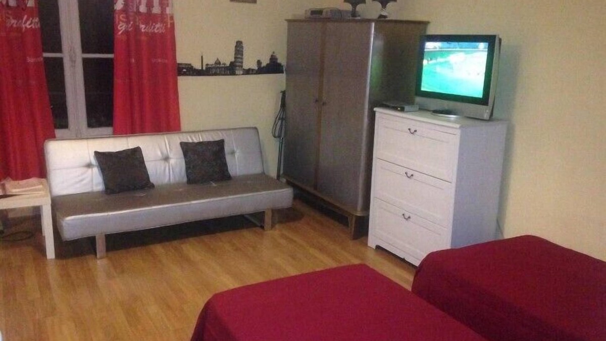 Vittel Apartment | Large studio located opposite the spa park.