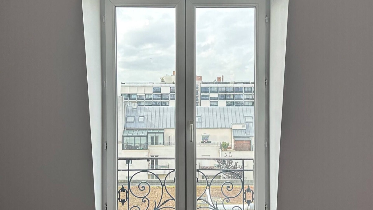 20th Arrondissement Apartment | Large studio near Père-Lachaise