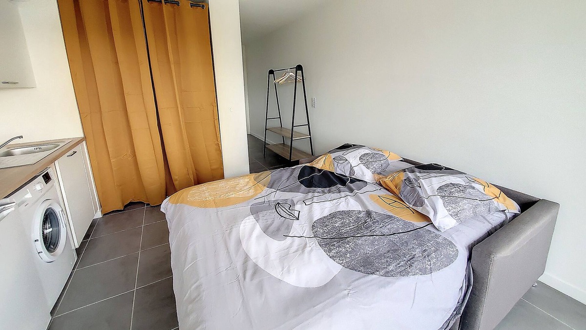 Pau Nord Apartment | Large Studio - Pkg - Univ. Technopark. Open view