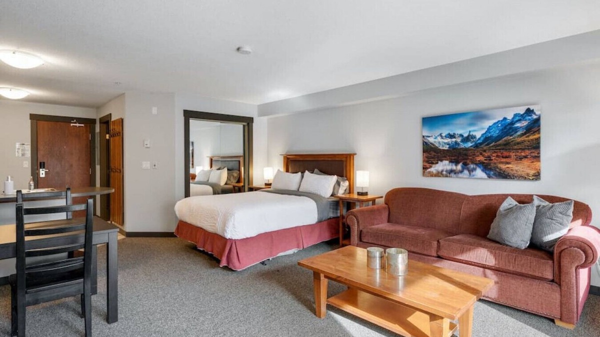 East Kootenay Condo | LARGE Studio | Ski In/Out | Pools & Hot Tubs | Central Upper Village Location