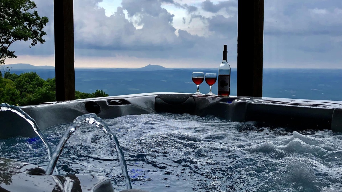 Vesta Cabin | Large, Stunning Cabin with Breathtaking View of Piedmont, Pilot Mountain