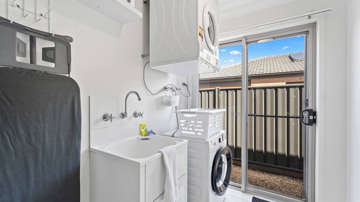 Jackass Flat House | Large stylish home in Bendigo, perfect for families, close to sporting precinct