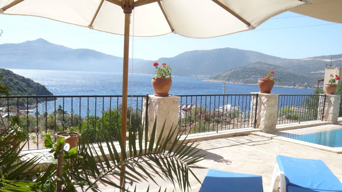 Kalkan Villa | Large Stylish Villa close to the Sea Sleeps 10, Panoramic Sea Views and Pool
