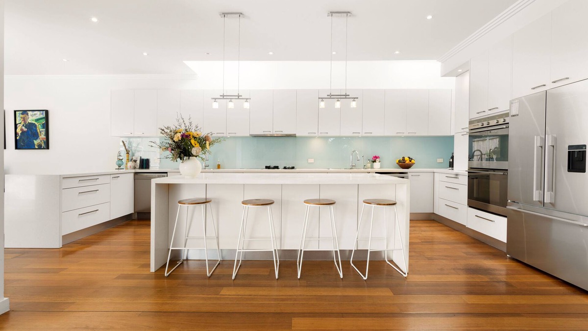 Vaucluse House | Large Summer Home with Big Pool