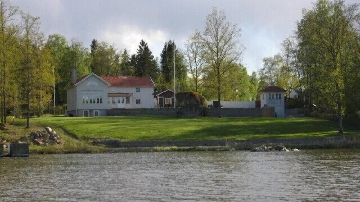 Stora Mellosa House | Large summer house directly by the Hjälmaren Sea