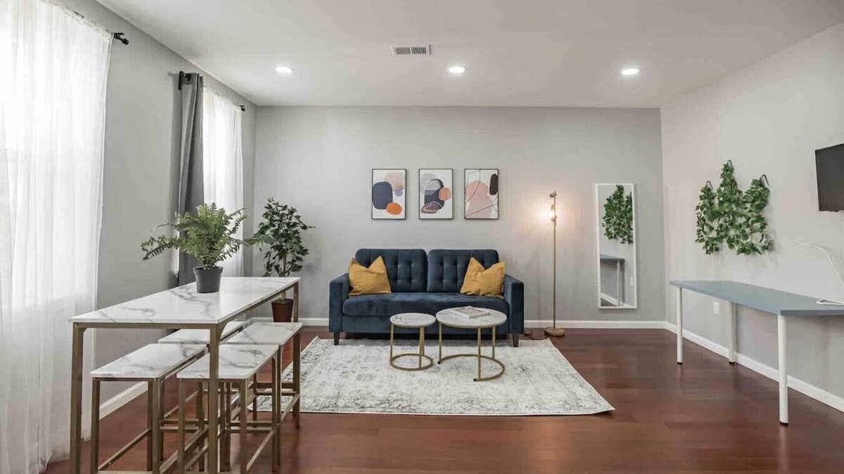 Center City West Apartment | Large & Sunny 1/1 | Center City | Sleeps 4