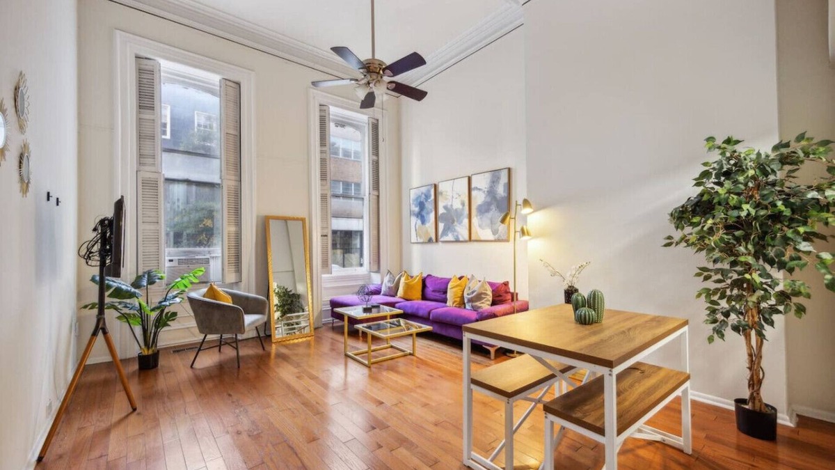Center City West Apartment | Large & Sunny 1/1 Located Near Rittenhouse Square