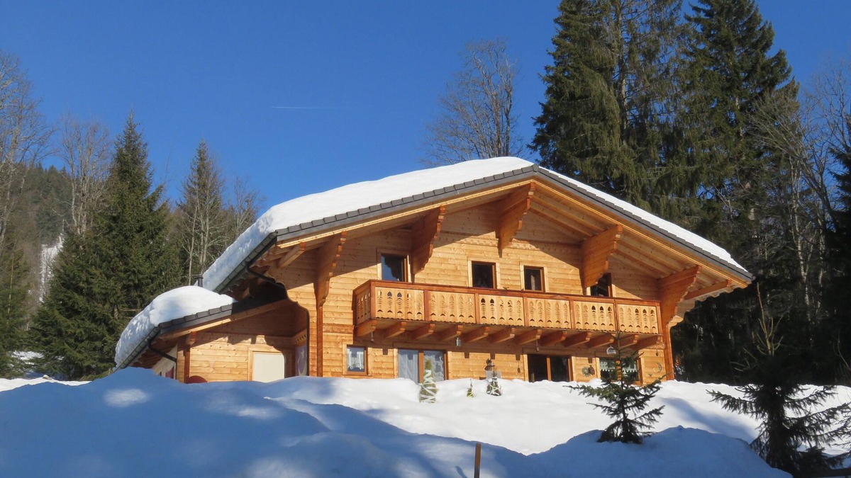 Ormont-Dessus Ski Chalet | Large, sunny, peaceful chalet in the heart of nature in Les Diablerets, Switzerland.