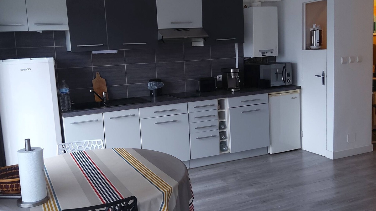 Albi Apartment | Large T2, close to town center, train station, golf course, shops. Private parking included