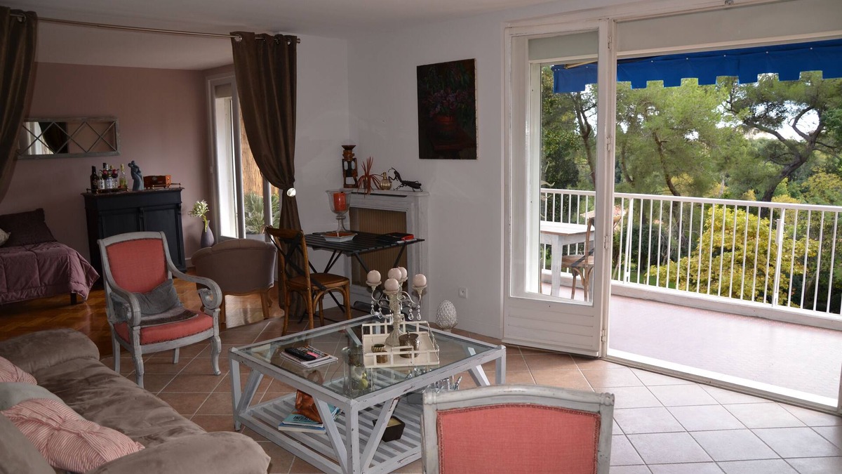 Antibes Apartment | Large T3 with swimming pool in a wooded park