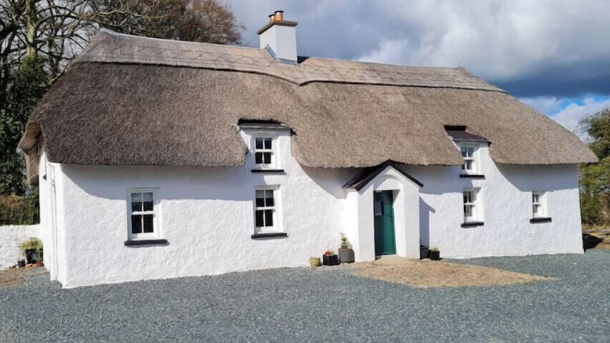 Monageer House | Large Thatched Farmhousen