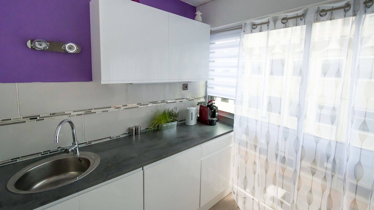 La Madeleine Apartment | LARGE TOWN STUDIO WITH PRIVATE PARKING