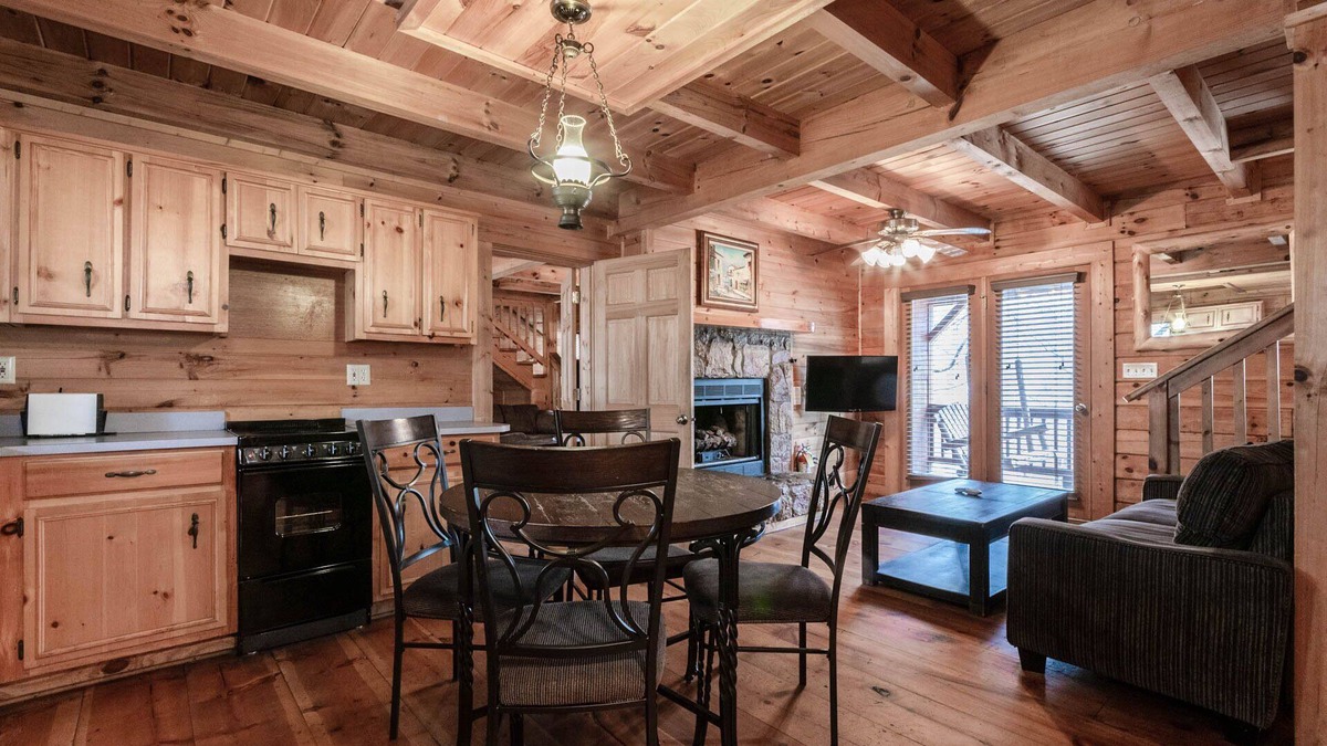 Pine Mountain Cabin | Large triplex cabin-great for groups!