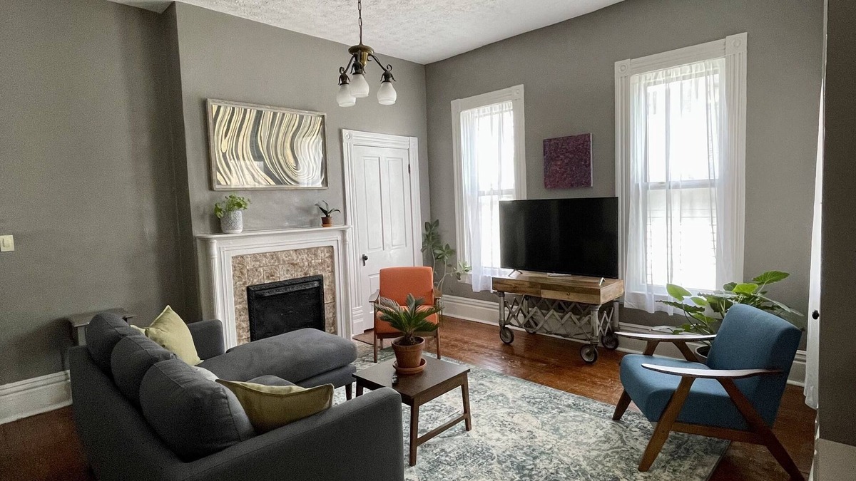 Woodward Heights House | Large Two Bedroom Apartment in Downtown Lexington near Rupp Arena