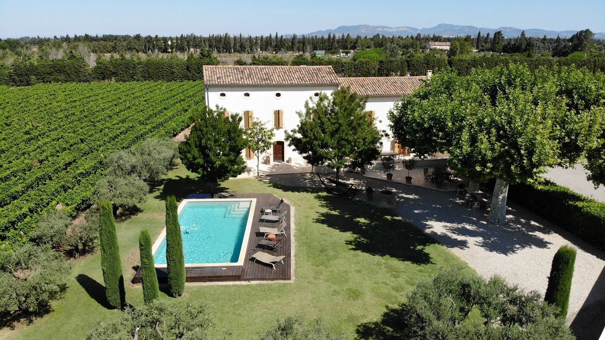 Pernes-les-Fontaines House | Large typical Provencal farmhouse, surrounded by vineyards, 5 bedrooms with bathroom, swimming pool