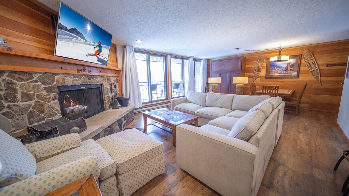 Lakeside Village Condo | Large Updated Unit with Fully equipped kitchen