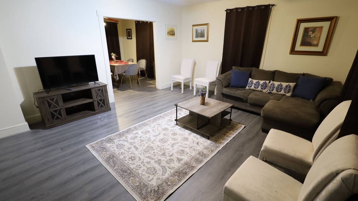 Charlton Heights House | Large Updated 3 bedroom Townhome w/mountain view nearby Kanawha river