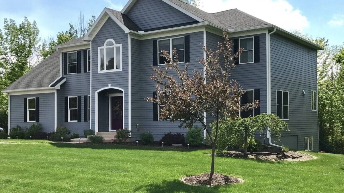 South Hill House | Large Upscale Home