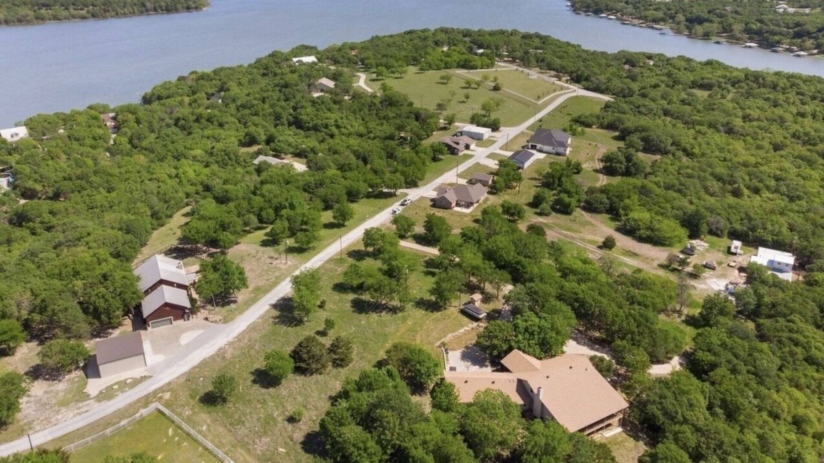 Myra House | Large upscale lake home retreat with plenty of space and privacy.