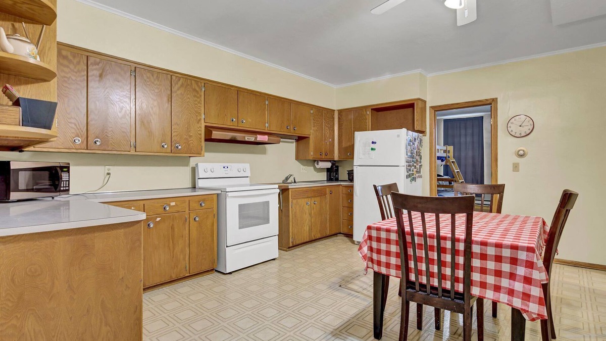 Litchfield Apartment | Large Upstairs 3Br Apartment with Roof Deck