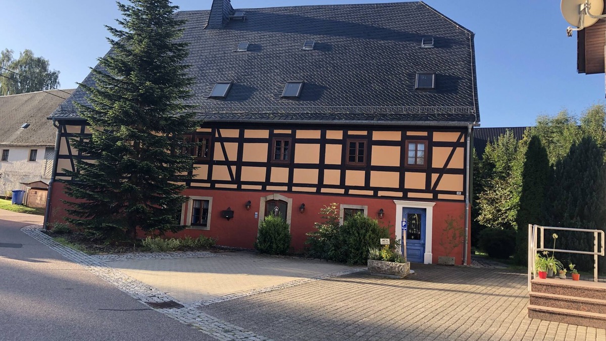 Großhartmannsdorf Apartment | Large vacation apartment in the Erzgebirge with 3 bedrooms and garden area