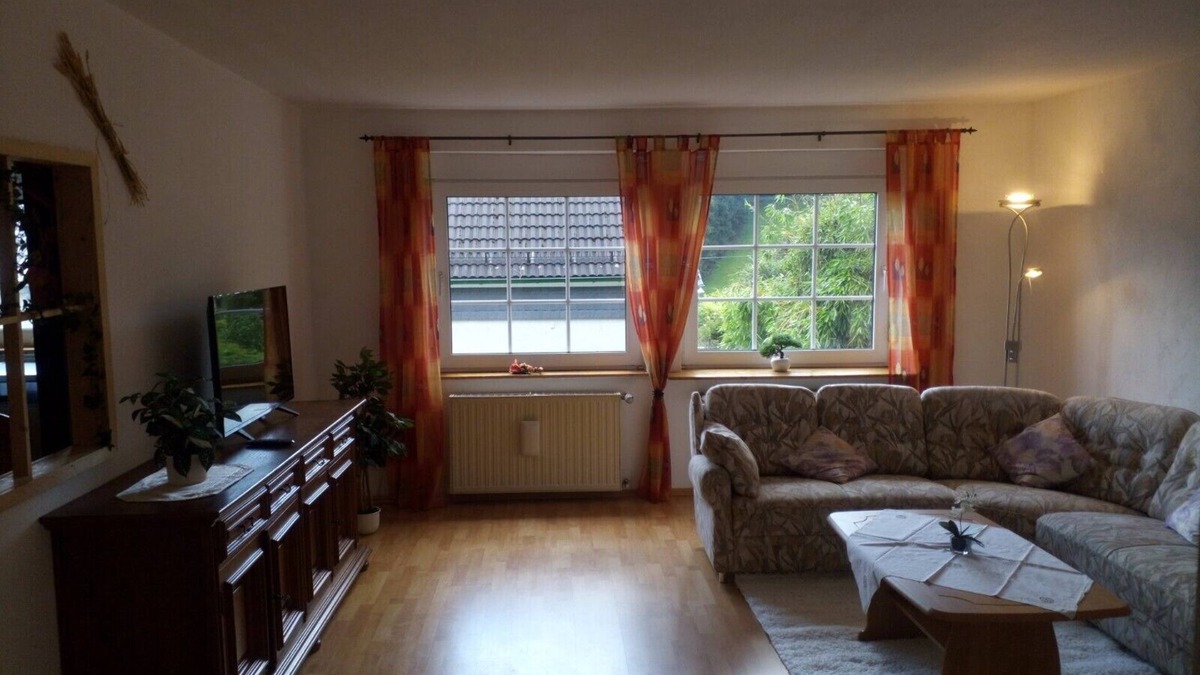 Wermelskirchen Apartment | Large vacation apartment for 1-8 people, private entrance and terrace/farm fields