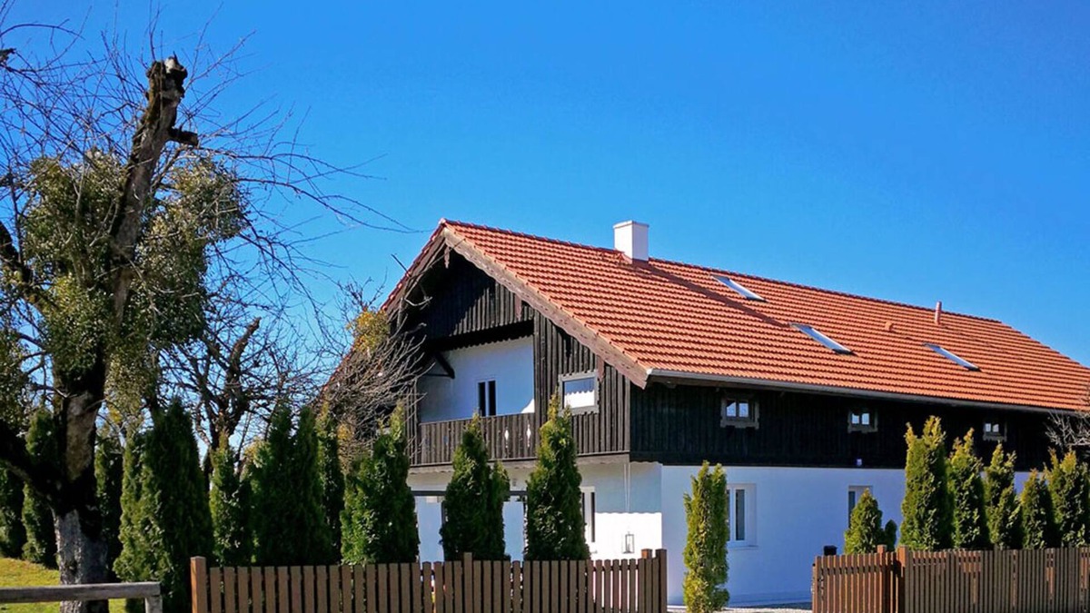 Degerndorf House | Large vacation guest apartment Münsing near Lake Starnberg and the Alps 125m² ground floor + first floor