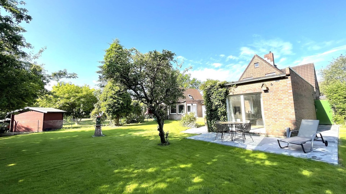 Rustersiel House | Large vacation home on the North Sea with 2 usable units for up to 13 people