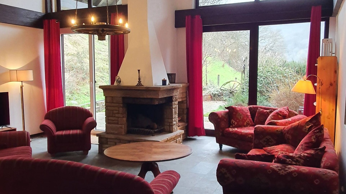 Sauerthal Villa | Large vacation home Burgblick
