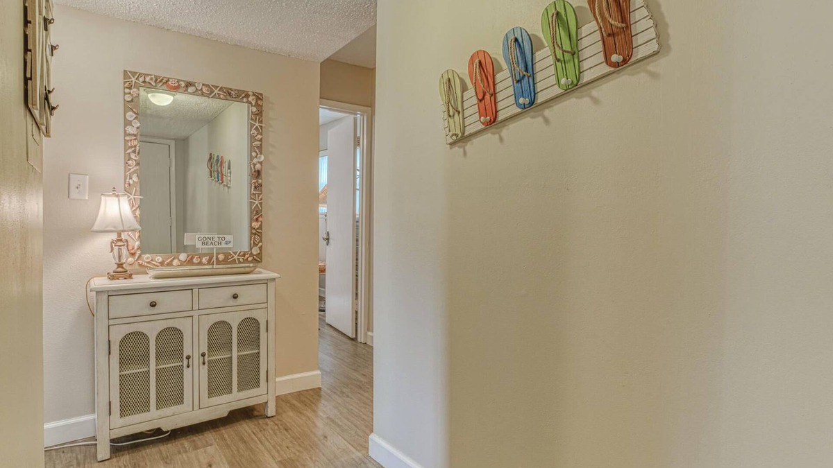 Miramar Beach Villa | Large very comfy pet friendly