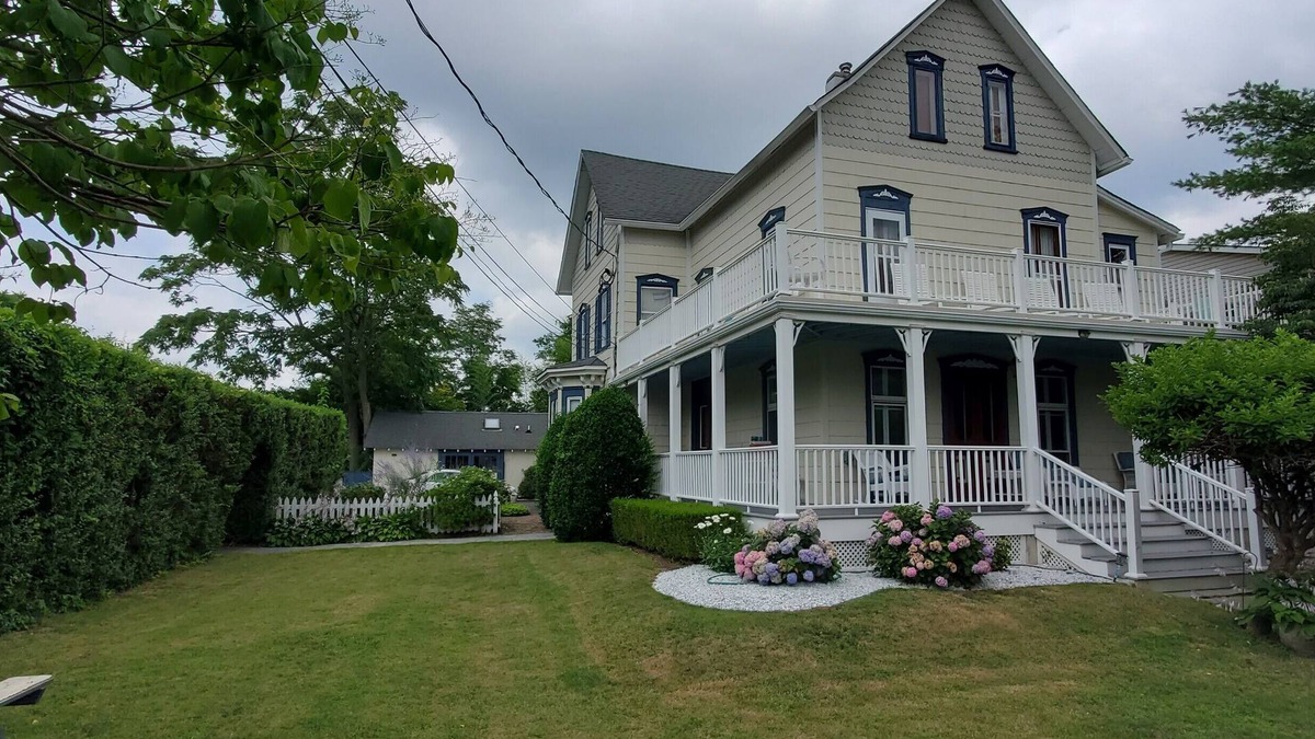 Spring Lake House | Large Victorian-fully modernized