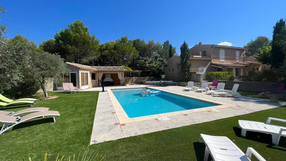 L'Isle-sur-la-Sorgue Villa | Large villa with panoramic view
