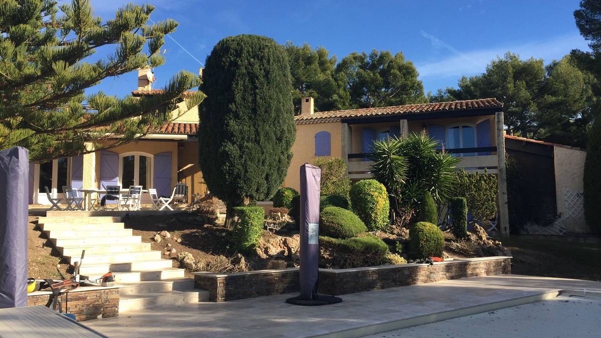 Saint-Cyr-sur-Mer Villa | Large Villa 15p, pool, sea, tennis, near Calanques and Golf de Frégate.