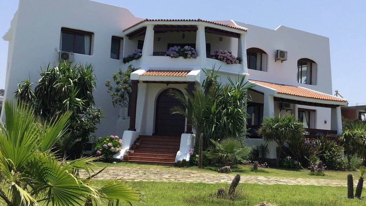 Zouada Villa | Large villa by the sea with large pool