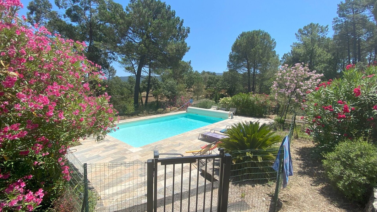 Le Muy House | Large villa in the hills for 6 to 10 people