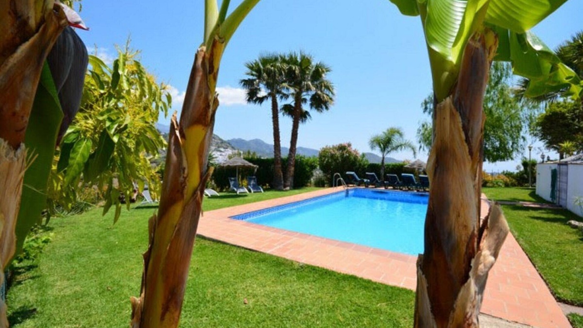 Frigiliana Villa | Large villa, pool, wifi free, Air C, pool, barbecue, tennis table, up to 16, near Beac