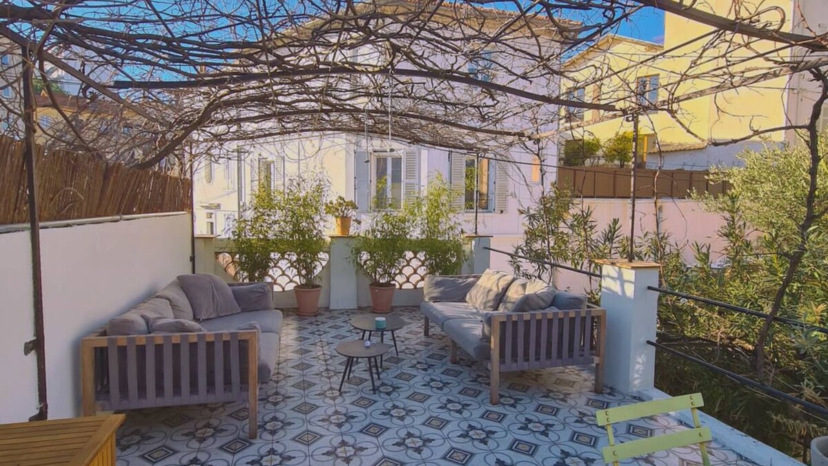 Carnot Villa | Large villa walking distance to the centre of Cannes.