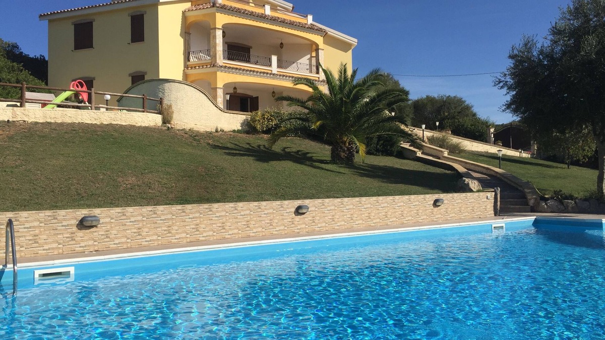 Alghero Villa | Large villa with private pool and jacuzzi