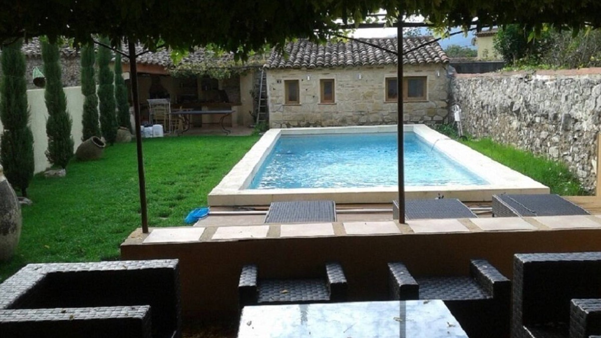 Pignans House | Large village house with swimming pool in the heart of a Provençal village