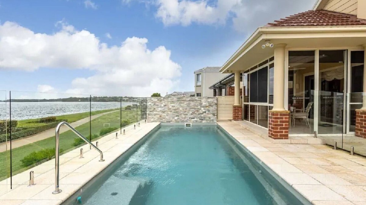Harrington House | Large Waterfront Holiday House with everything