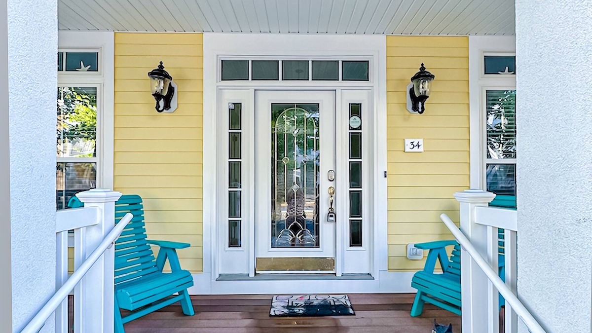 Sunset Island House | Large, welcoming house steps from bay w/water view, WiFi, AC, shared pool, & W/D