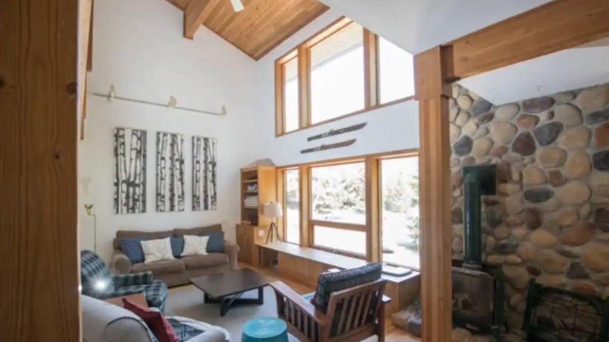 Hyak House | Large Well-Appointed Mountain Home, Great Location