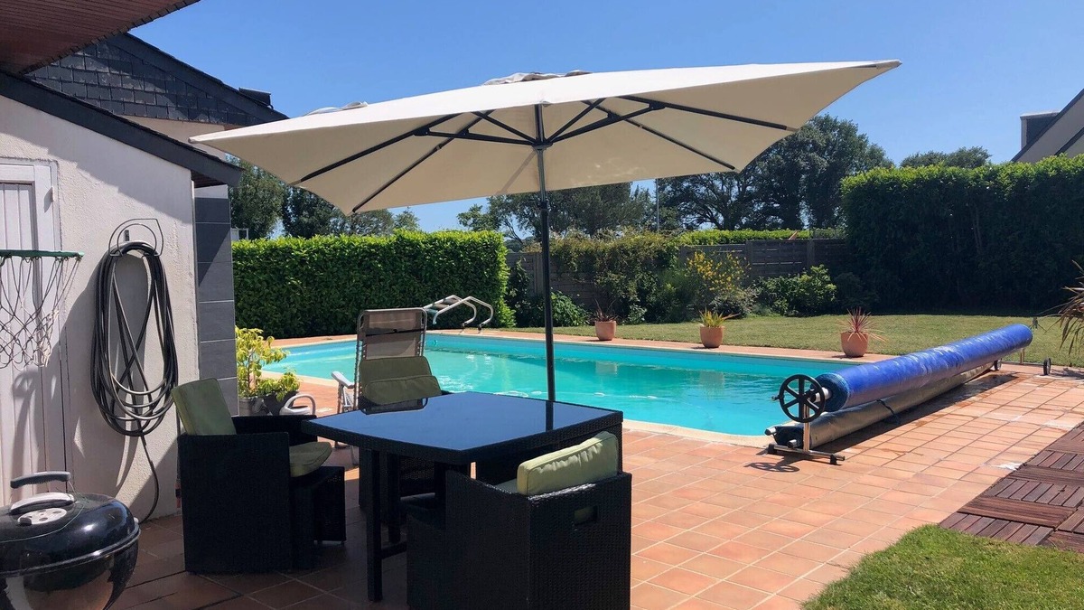 Arradon House | Large, well-appointed house with garden&pool close to the sea and shops